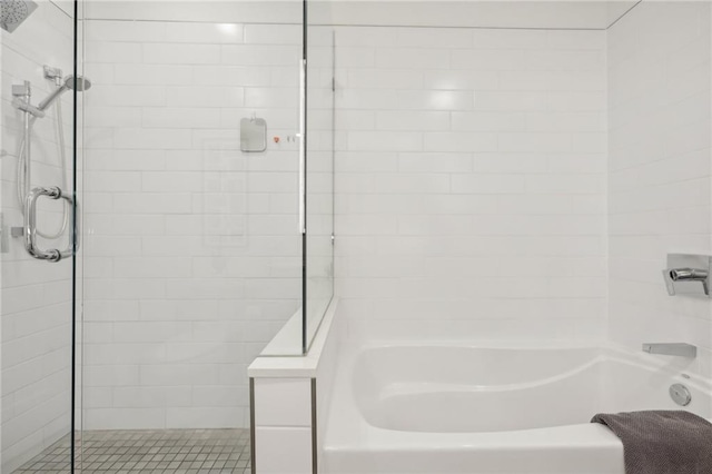 788 W Marietta St NW Unit 403, Atlanta, GA 30318 - full bath featuring a tile shower and a tub to relax in