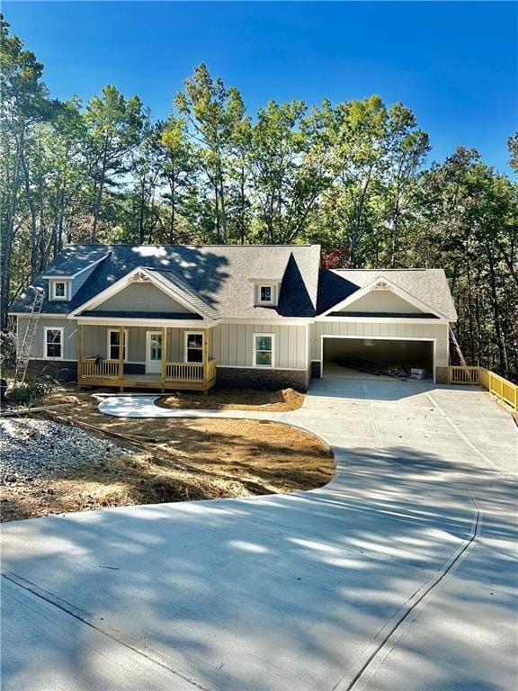 view of front of property featuring a garage