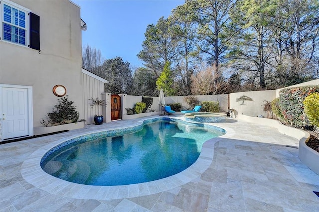 view of pool with an in ground hot tub and a patio