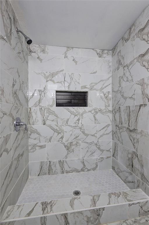 6454 Boca Grande Blvd, Forest Park, GA 30297 - bathroom featuring a tile shower