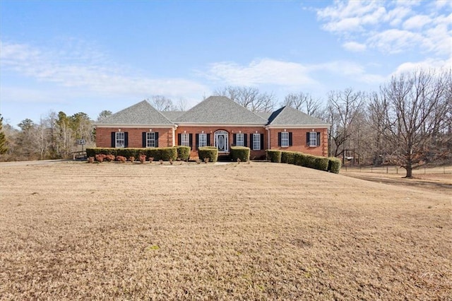 ranch-style house featuring a front yard