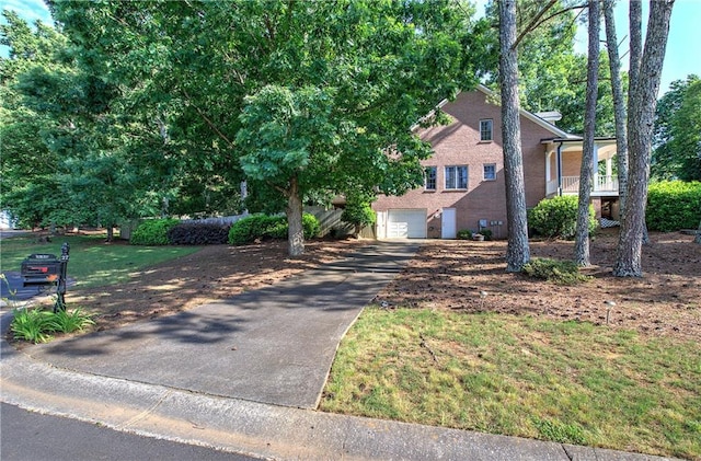 27 Planters Dr NW, Cartersville, GA 30120 - view of property hidden behind natural elements featuring asphalt driveway and a garage