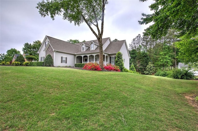 view of front of property with a front yard