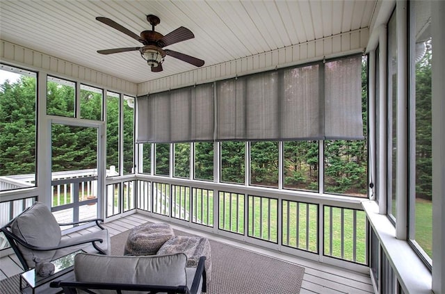 sunroom with a ceiling fan