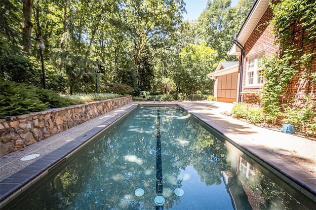 view of swimming pool