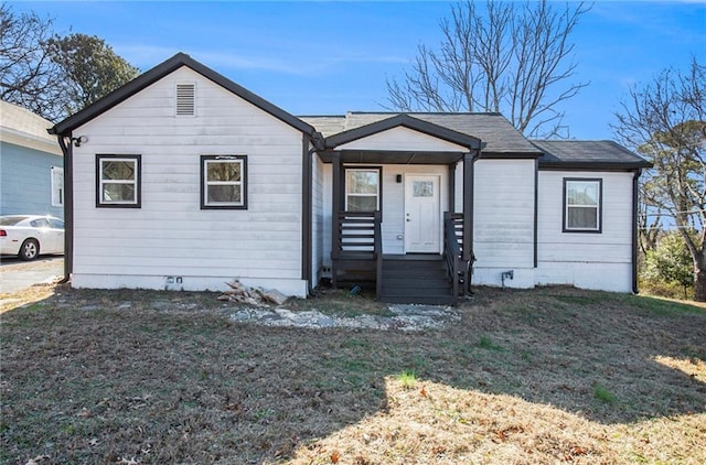 view of front of house featuring a front yard