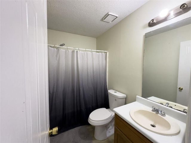 full bathroom featuring curtained shower, visible vents, toilet, vanity, and a textured ceiling