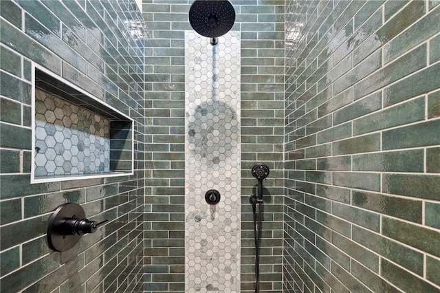 315 W Ave, Cartersville, GA 30120 - full bath with tiled shower