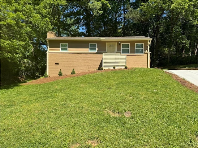 view of front facade featuring a front lawn