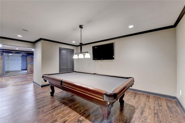 rec room featuring recessed lighting, pool table, wood finished floors, baseboards, and ornamental molding