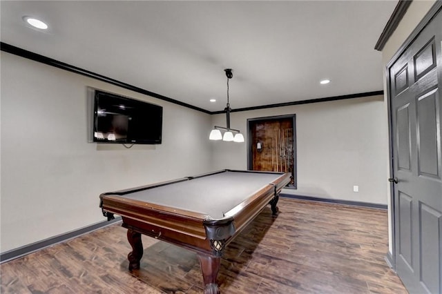 rec room with ornamental molding, recessed lighting, wood finished floors, and baseboards