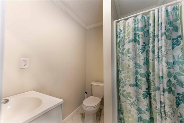 full bathroom featuring a shower with curtain, a sink, toilet, marble finish floor, and ornamental molding