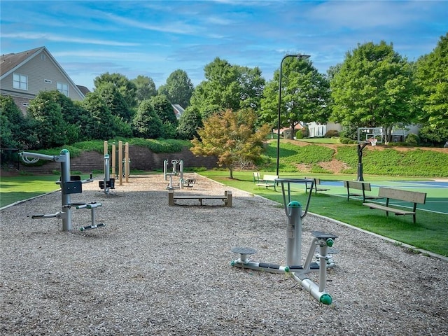 view of home's community featuring a yard