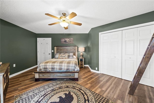 bedroom with dark wood-type flooring, ceiling fan, a textured ceiling, and baseboards