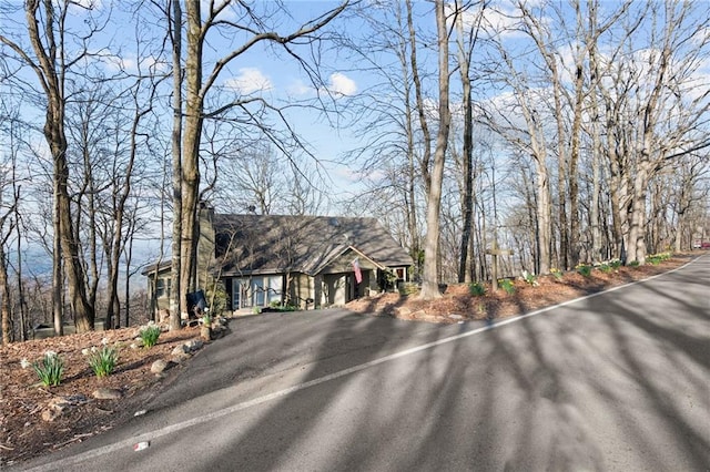 view of front of property with driveway