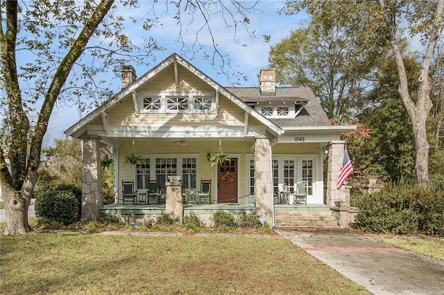 view of front facade with a front yard and a porch