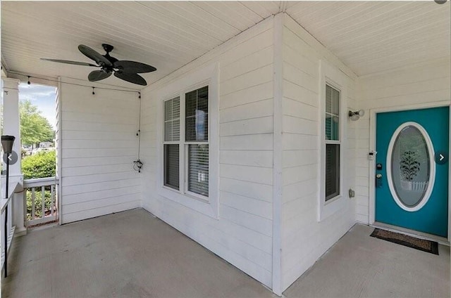 property entrance with a porch and ceiling fan