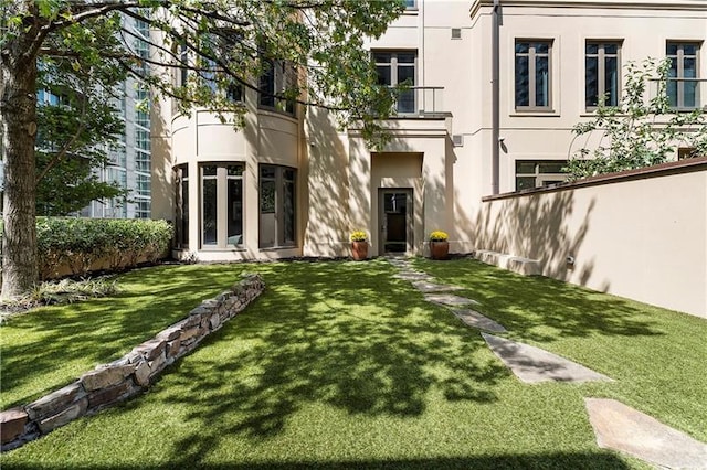 3376 Peachtree Rd Unit 1, Atlanta, GA 30326 - back of property featuring stucco siding and a yard