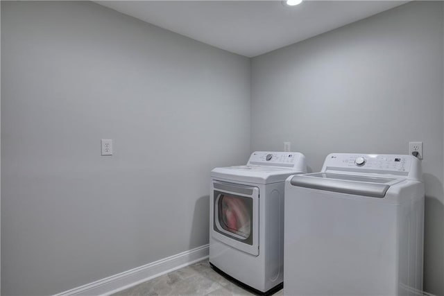 laundry area featuring washing machine and clothes dryer, recessed lighting, laundry area, and baseboards