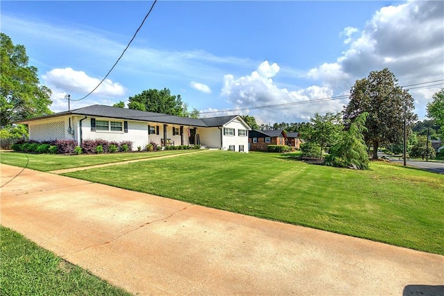 ranch-style house featuring a front lawn