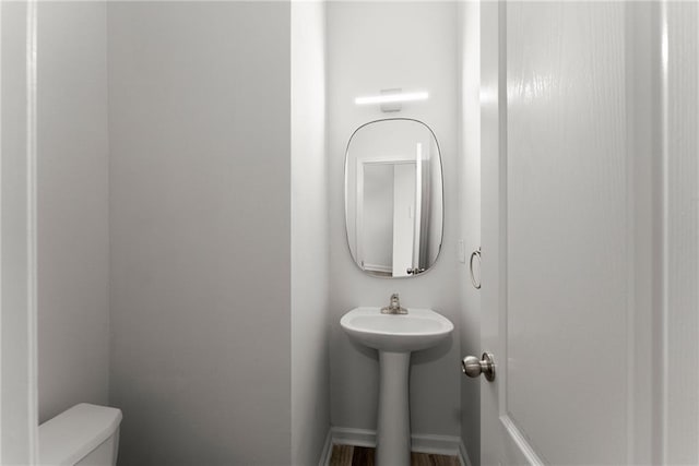 124 Oakmont Dr, Dawsonville, GA 30534 - bathroom featuring toilet, a sink, and baseboards