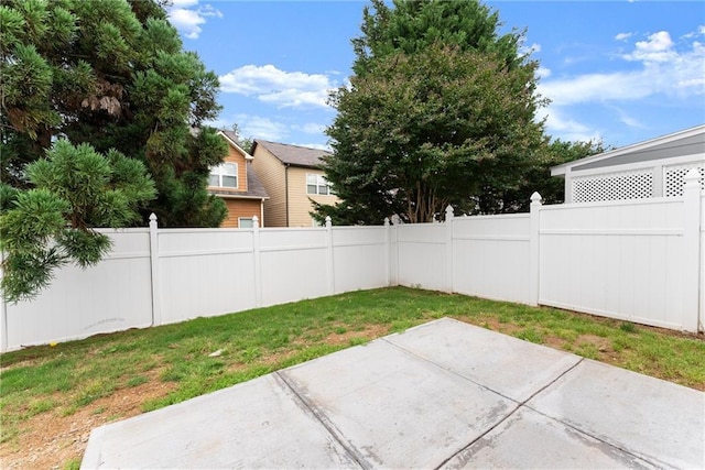 124 Oakmont Dr, Dawsonville, GA 30534 - view of yard with a patio