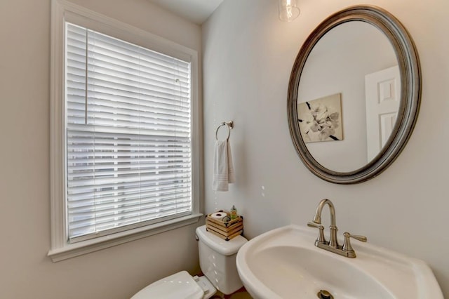 bathroom featuring toilet and sink