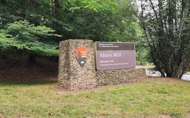 community sign with a lawn