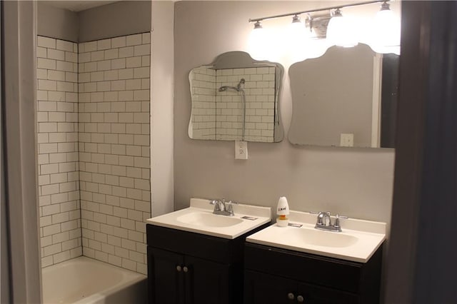 bathroom with vanity and tiled shower / bath