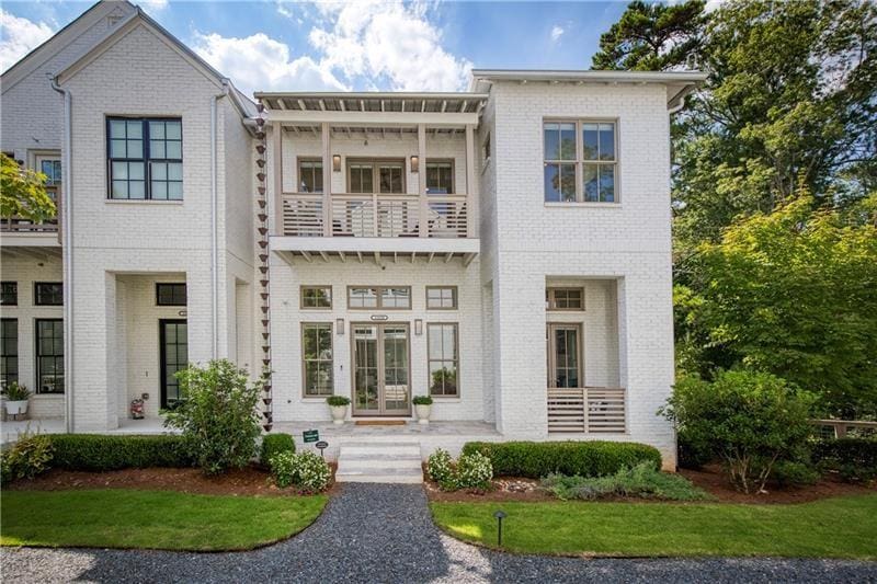 view of front of home with a front yard