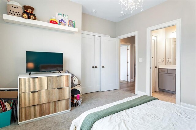 carpeted bedroom featuring a closet and ensuite bathroom