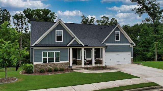 craftsman-style home featuring a porch and a front yard