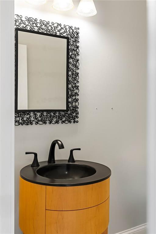 130 Robin Rd, Marietta, GA 30067 - bathroom featuring a sink