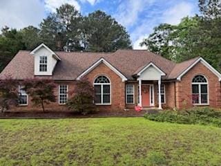 view of front of house featuring a front lawn