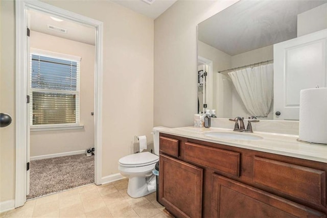 full bathroom featuring toilet, visible vents, vanity, baseboards, and a shower with curtain