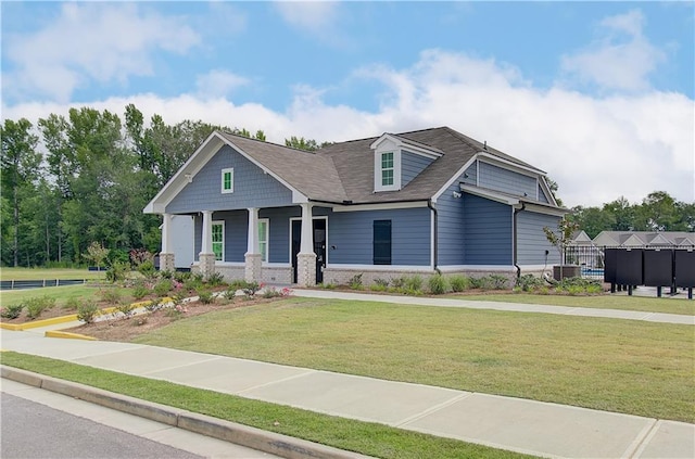 craftsman-style home featuring a porch and a front lawn