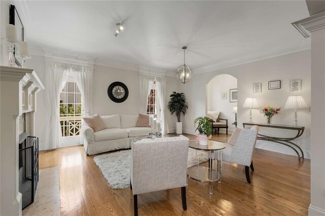 735 Neel Reid Dr, Roswell, GA 30075 - living room with ornamental molding, arched walkways, light wood-style flooring, and baseboards