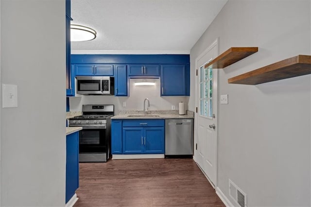 kitchen featuring visible vents, open shelves, stainless steel appliances, a sink, and blue cabinetry
