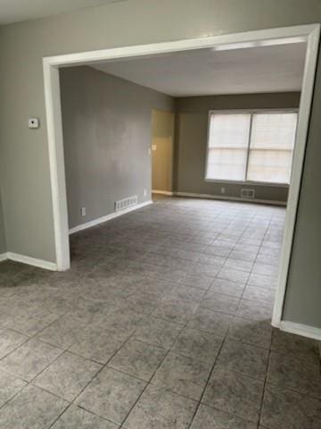 spare room featuring visible vents and baseboards