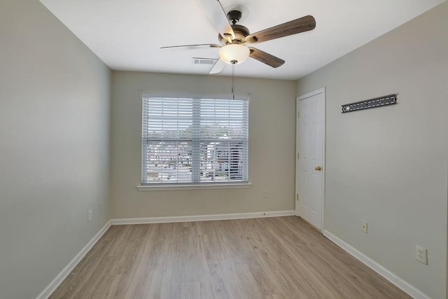 unfurnished room featuring light hardwood / wood-style flooring and ceiling fan