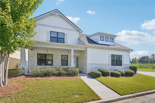 view of front of home featuring a porch and a front lawn