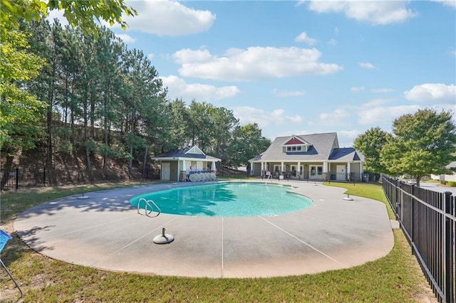 view of swimming pool with a patio and a lawn