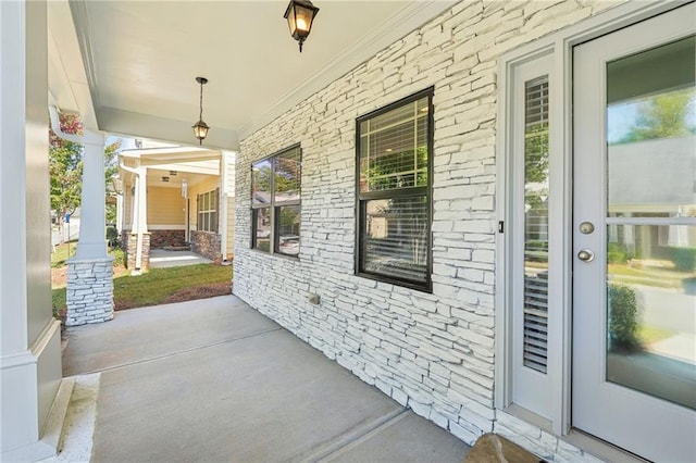 property entrance featuring a porch