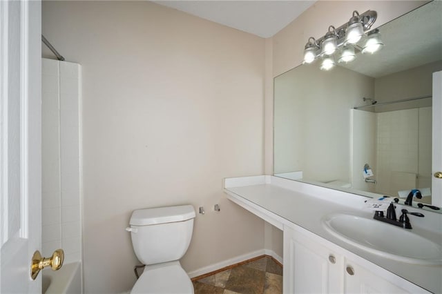 bathroom featuring bathtub / shower combination, baseboards, vanity, and toilet