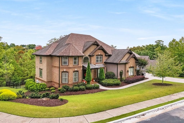 view of front of house featuring a front yard