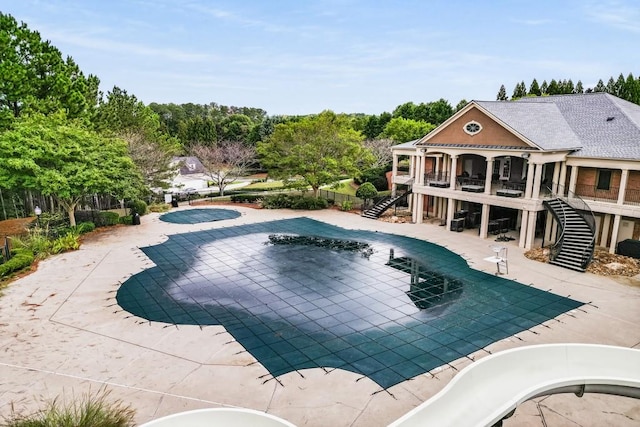 view of swimming pool with a jacuzzi and a patio area