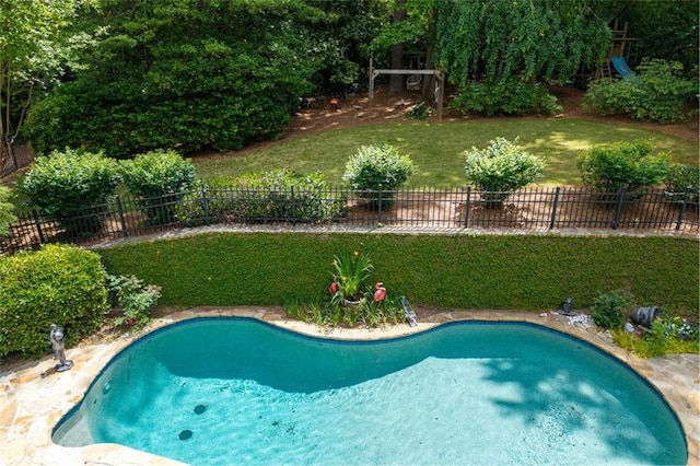 view of swimming pool
