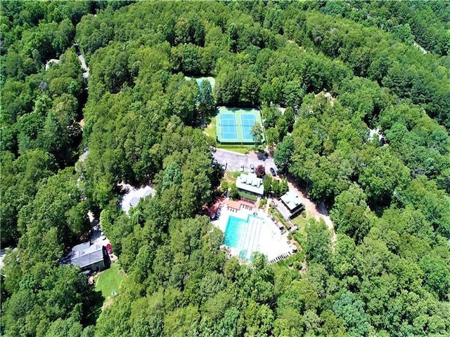 bird's eye view featuring a wooded view