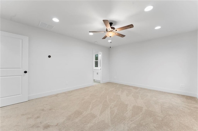 unfurnished room featuring ceiling fan and light colored carpet