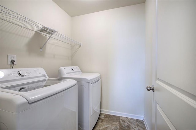 laundry area with baseboards, laundry area, and independent washer and dryer